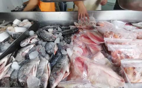 Bajas ventas en pescaderías 
