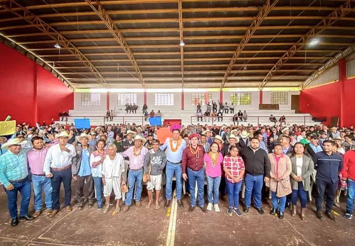 Productoras y productores agrícolas de Huazalingo recibieron apoyos económicos