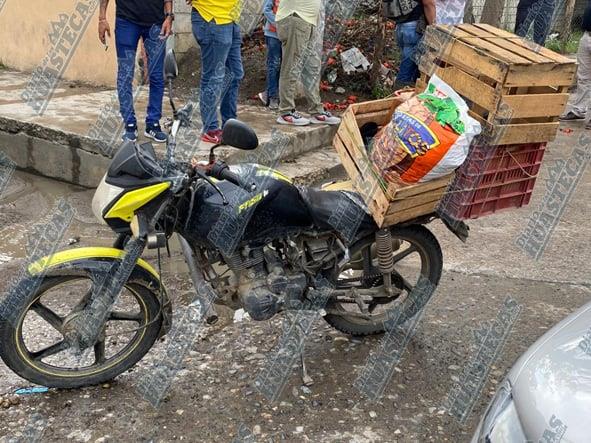 Motociclista chocó contra un Renault