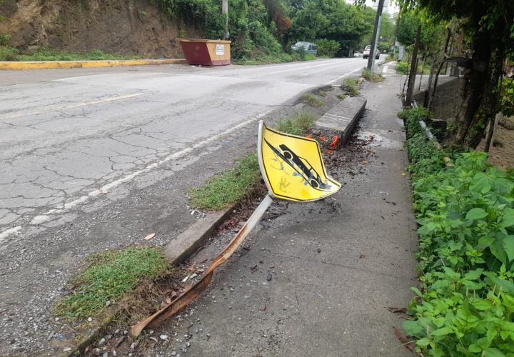 Tiene carretera señaléticas dañadas sin rehabilitar