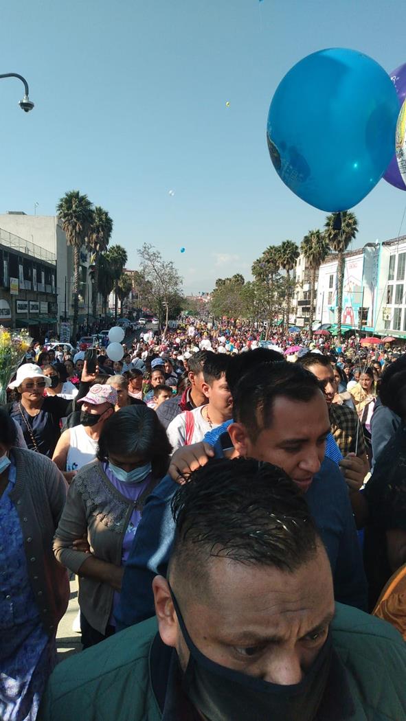 Centenares de católicos asistieron a la Basílica