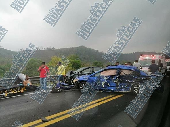 Familia huejutlense herida en accidente