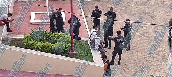 Detienen a alumnos del COBAEH por portar arma de juguete