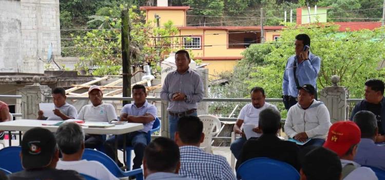 Alcalde de Xochiatipan acudió a Tenexhueyac 
