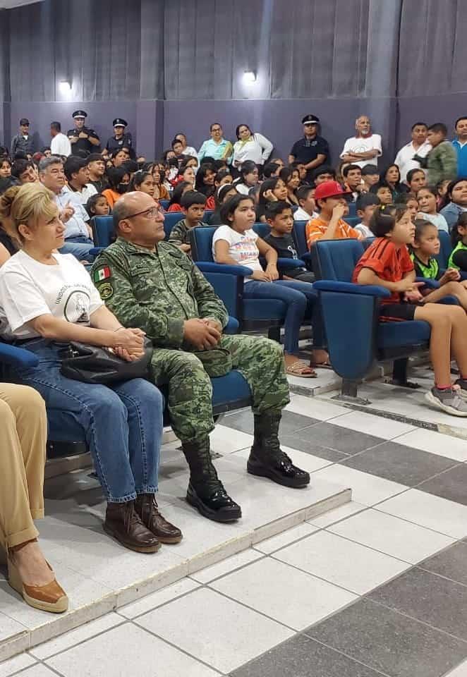 Una patria próspera  persigue el ejército