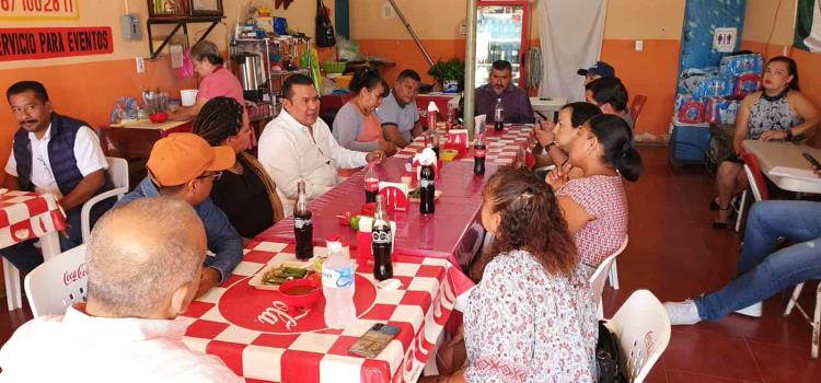 Arnulfo Urbiola escuchó a  familias de la "San Isidro"