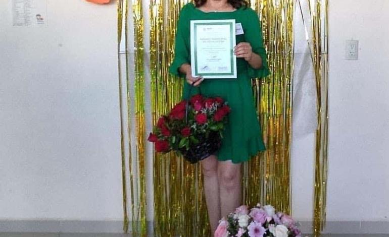 Congratulaciones recibió la educadora Rocío Karina