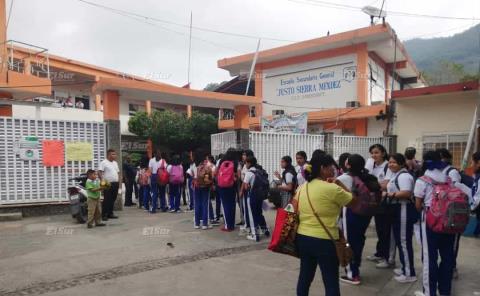 Denuncian a maestra; humilla y discrimina alumnos
