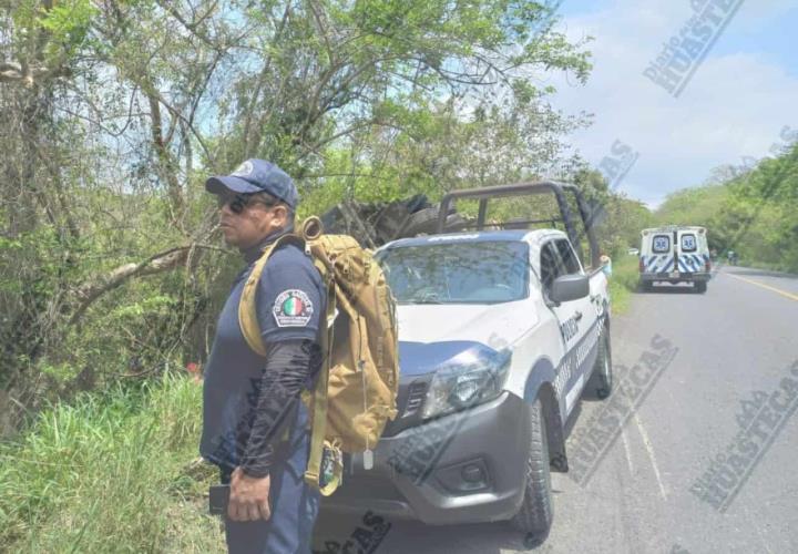 Volcó camión de cerveza en la carretera Tuxpan-Tampico