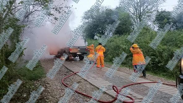 Camioneta se incendió por un corto circuito 