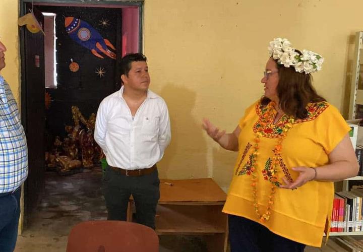 Tania Meza recorrió escuelas de Jaltocán