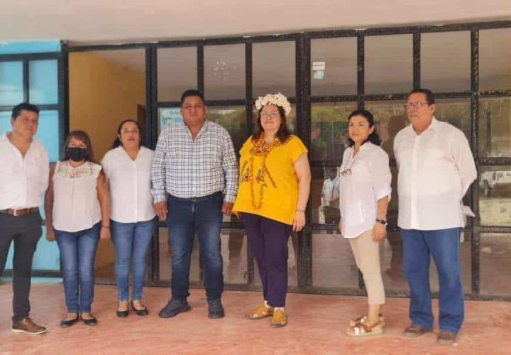 Tania Meza recorrió escuelas de Jaltocán