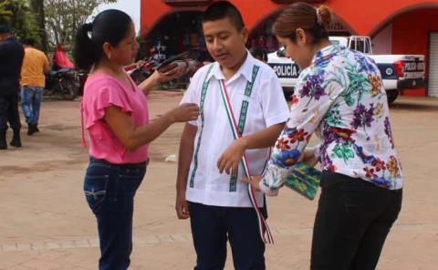 En Huautla: niño fue presidente por un día
