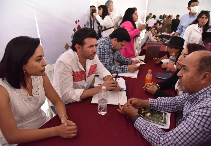 El gobierno de Hidalgo, atiende de viva voz los problemas de sus habitantes