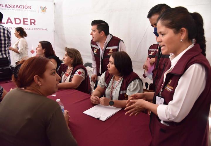 El gobierno de Hidalgo, atiende de viva voz los problemas de sus habitantes