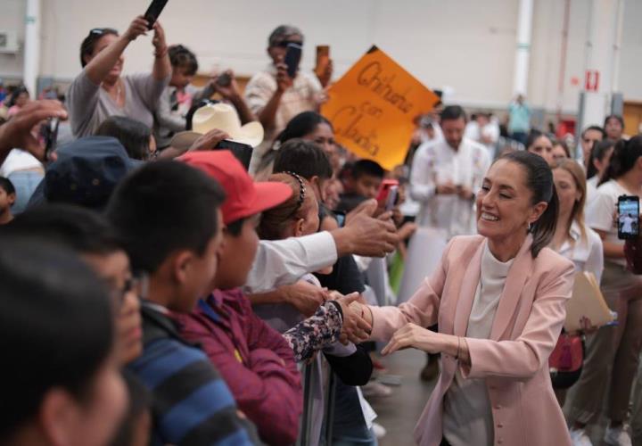 Pueblos indígenas de Chihuahua condecoran a Claudia Sheinbaum