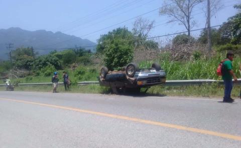 Volcó camioneta en la México-Laredo