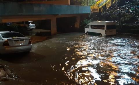 Cuantiosos daños causó una tromba