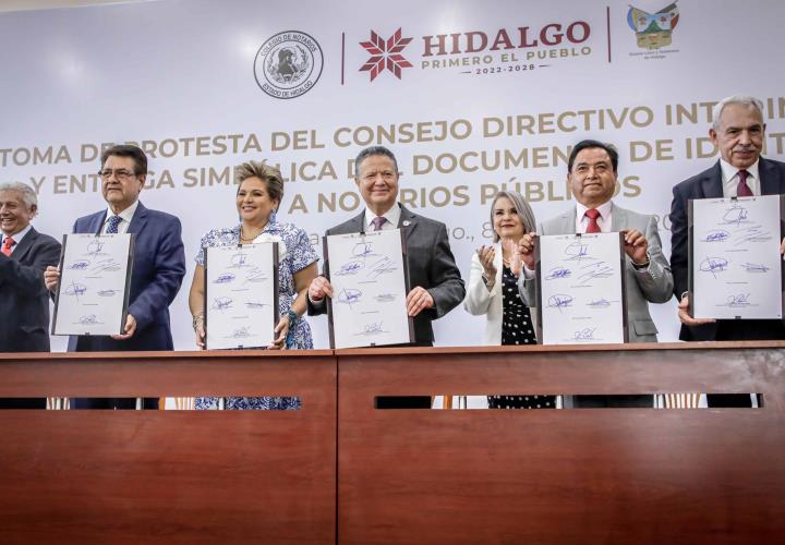 Gobernador de Hidalgo tomó protesta al Consejo Directivo Interino del Colegio de Notarios