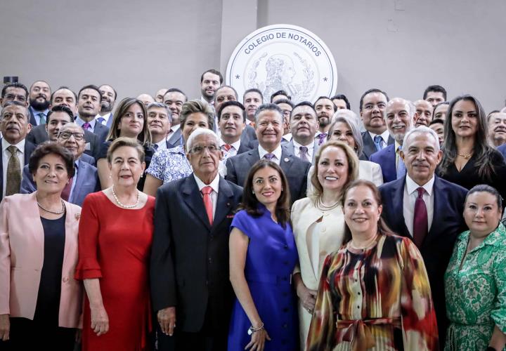 Gobernador de Hidalgo tomó protesta al Consejo Directivo Interino del Colegio de Notarios