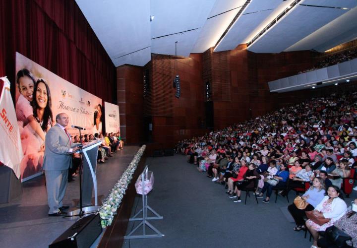 Reconoce Natividad Castrejón compromiso de las madres del sector educativo