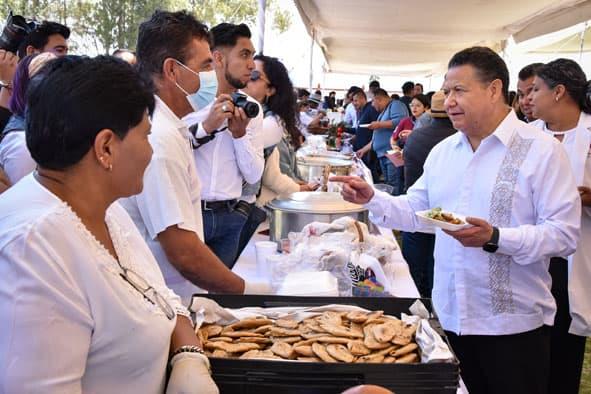 El gobernador anunció una nueva inversión de Time Ceramics.