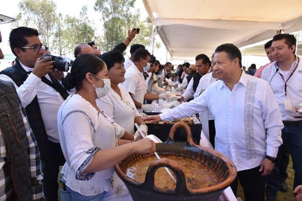 El gobernador anunció una nueva inversión de Time Ceramics.