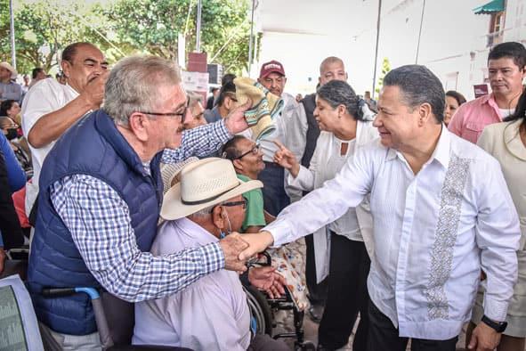 Julio Menchaca anunció la reconstrucción de la carretera estatal