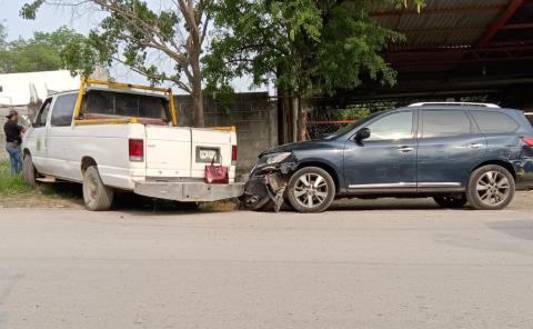 Chocaron dos camionetas