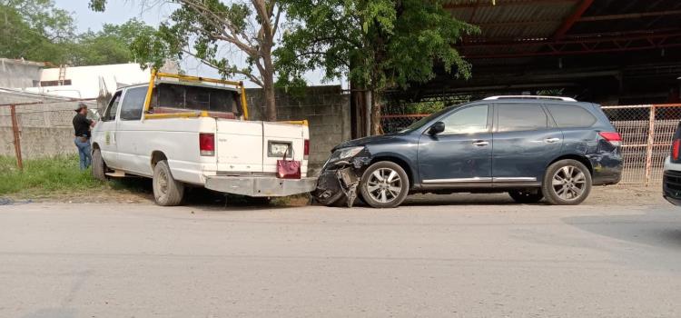 Chocaron dos camionetas