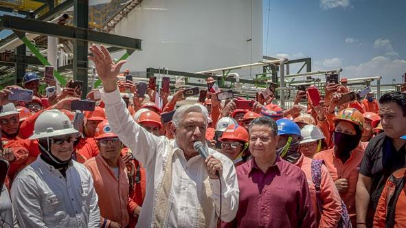Julio Menchaca acompañó al presidente, Andrés Manuel López, en su recorrido por la Refinería Miguel Hidalgo