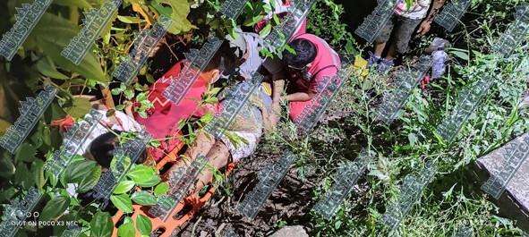 Fémina herida al caer a una zanja, en Lomas Verdes
