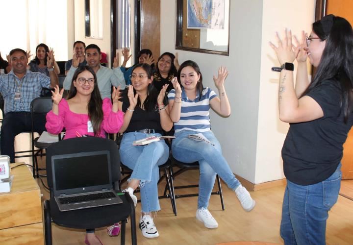 Imparten en Sebiso curso de Lengua de Señas Mexicana