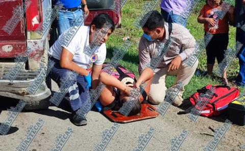 Mujer lesionada en choque por alcance, en Tantoyuca
