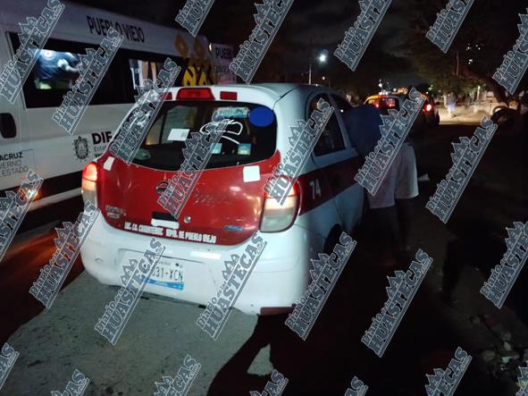 Taxi embistió a dos jovencitas 