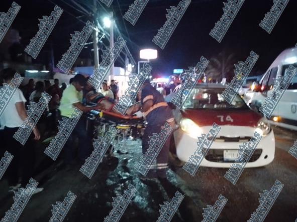 Taxi embistió a dos jovencitas 