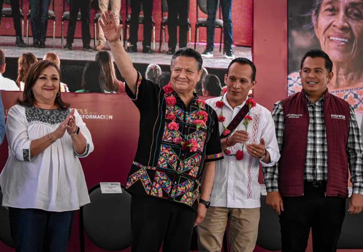 Entrega Menchaca Salazar obra pública y apoyos para el campo en Santiago Tulantepec y Acaxochitlán
