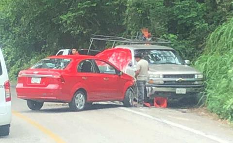 Vehículo chocó contra camioneta