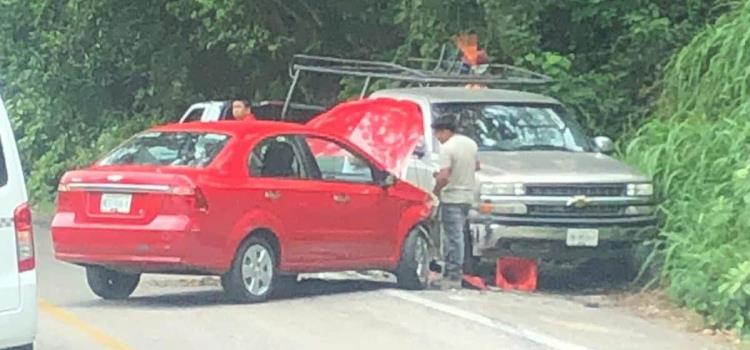 Vehículo chocó contra camioneta