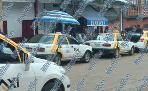 Taxistas huautlenses trabajan bajo protesta
