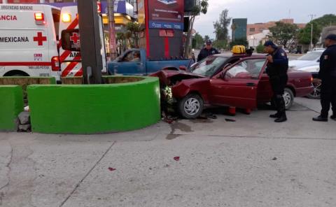 Auto se impactó contra un muro