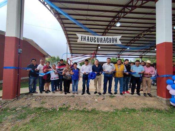 Autoridades Civiles y Educativas inauguraron techado en Telesecundaria