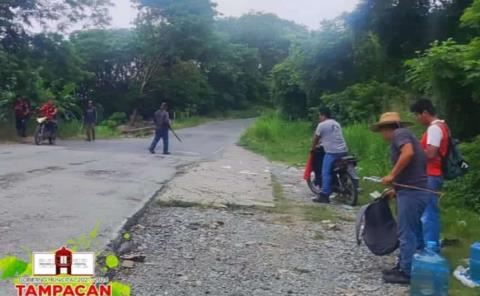 Retiran maleza y basura de rúa Tampacán-Matlapa
