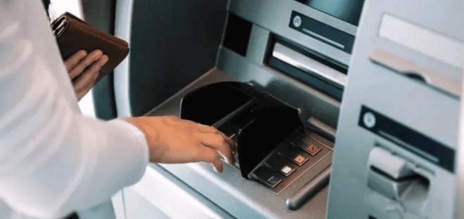 Ladrones alteran los cajeros automáticos
