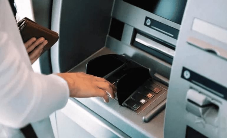 Ladrones alteran los cajeros automáticos