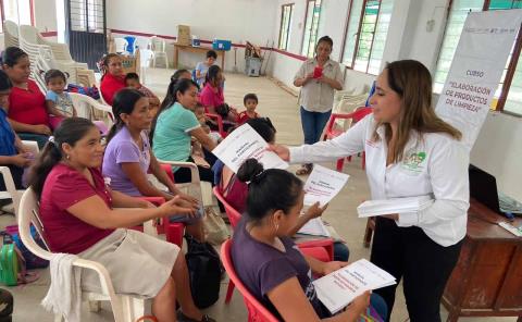 Imparten cursos y talleres el SEDIF enfocados a la economía
