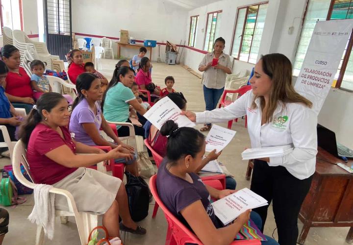 Imparten cursos y talleres el SEDIF enfocados a la economía