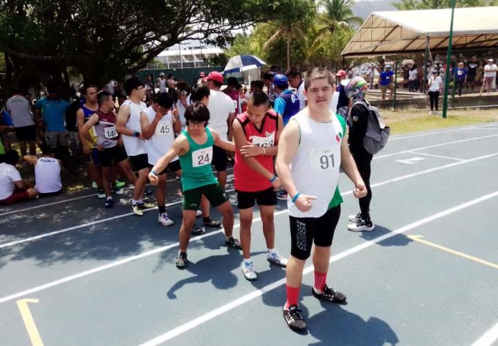 Eduardo Guevara ganó triple medalla de plata