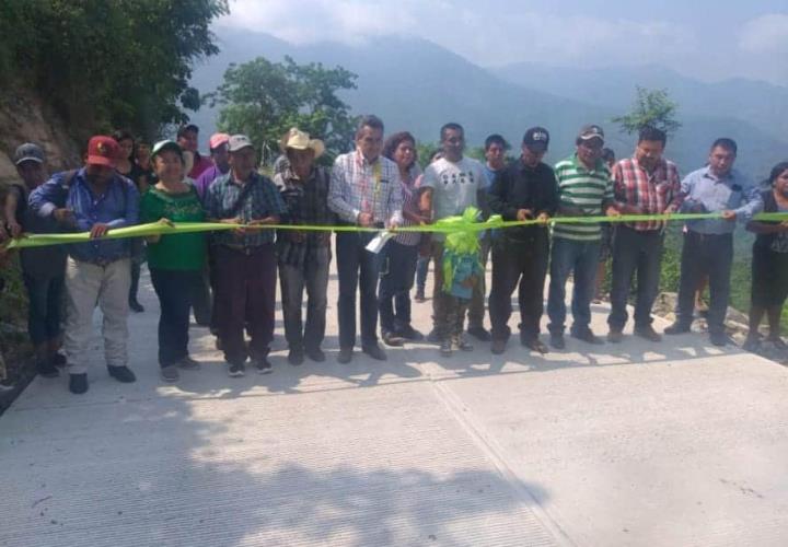 Inauguró obras en localidades JLMV