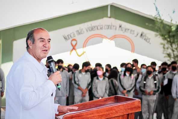 Natividad Castrejón entregó infraestructura en escuelas del Altiplano